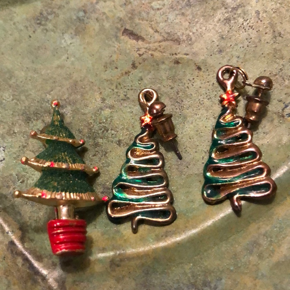 EUC Christmas tree pin and pierced tree earrings